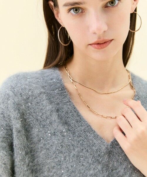 さりげない輝きを纏う、冬のニット''AMARILLO''