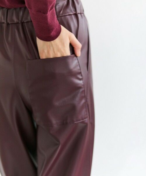 BEIGE, / ベイジ, その他パンツ | HYAL / フェイクレザーカービーラインイージーパンツ | 詳細1