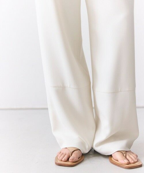 BEIGE, / ベイジ, その他パンツ | GYPSUM / シルキータッチ セミワイドタックパンツ | 詳細1