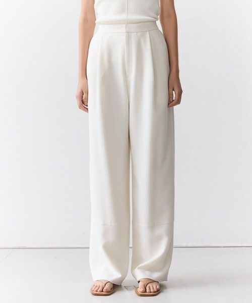 BEIGE, / ベイジ, その他パンツ | GYPSUM / シルキータッチ セミワイドタックパンツ（Ecru）