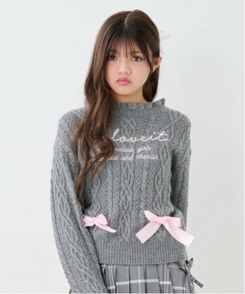 by LOVEiT / バイ ラビット ニット・セーター | ケーブルロゴニット（グレー）