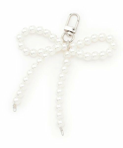 by LOVEiT / バイ ラビット チャーム | パールリボンチャーム（オフ ホワイト）