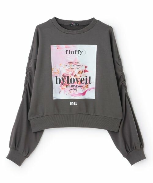 by LOVEiT / バイ ラビット スウェット | 袖シャーリングケーキプリントプルオーバー（チャコール）