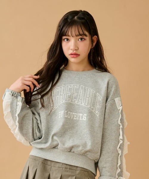 by LOVEiT / バイ ラビット スウェット | フリルカレッジプルオーバー（ミディアム グレー）