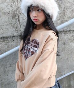 by LOVEiT / バイ ラビット スウェット | ハートパッチ肩開きトレーナー