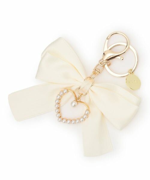 by LOVEiT / バイ ラビット チャーム | パールハートリボンチャーム（アイボリー）