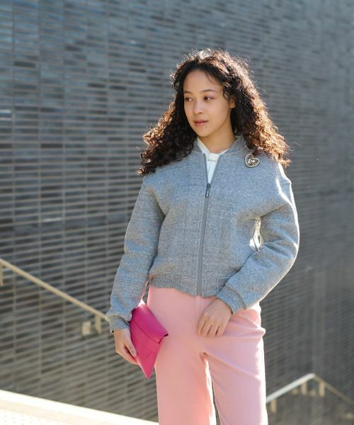 CARA O CRUZ / キャラ・オ・クルス その他アウター | ブローチ付 裏起毛ジップアップブルゾン | 詳細1