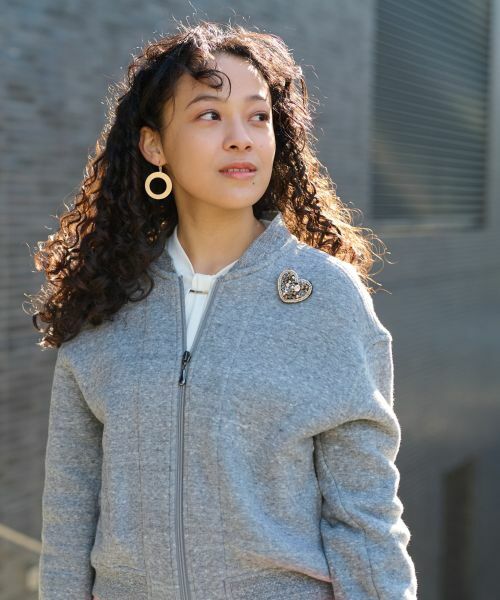 CARA O CRUZ / キャラ・オ・クルス その他アウター | ブローチ付 裏起毛ジップアップブルゾン | 詳細3