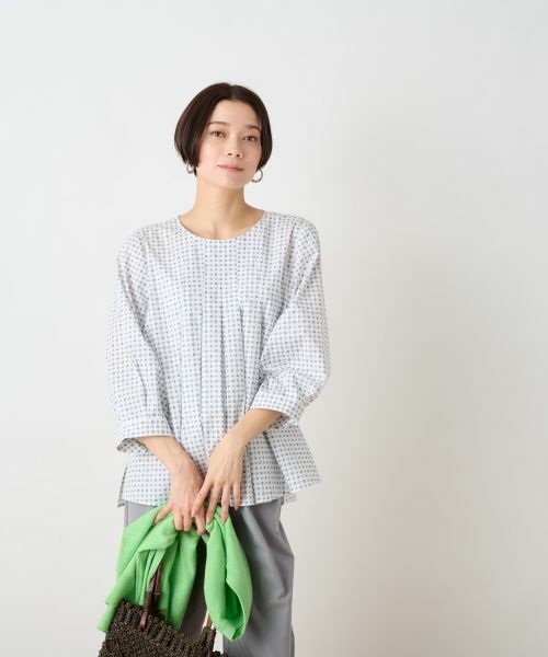 CARA O CRUZ / キャラ・オ・クルス シャツ・ブラウス | 洗える のびのび幾何学柄タックブラウス | 詳細1
