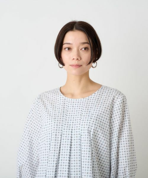CARA O CRUZ / キャラ・オ・クルス シャツ・ブラウス | 洗える のびのび幾何学柄タックブラウス | 詳細12