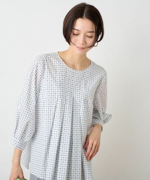 CARA O CRUZ / キャラ・オ・クルス シャツ・ブラウス | 洗える のびのび幾何学柄タックブラウス | 詳細2