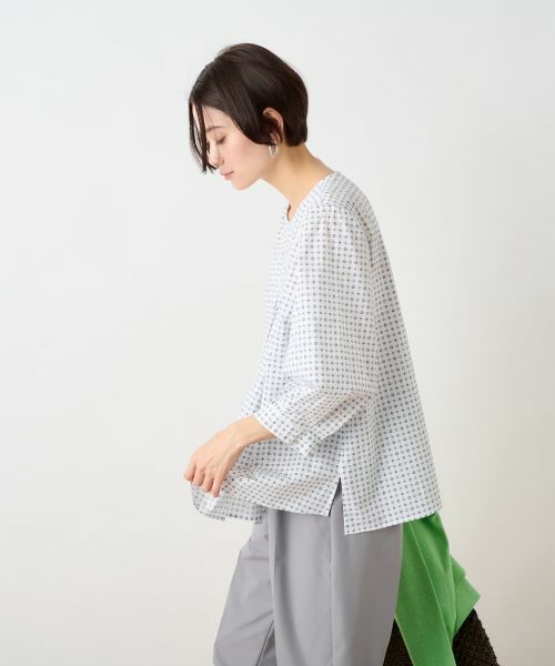 CARA O CRUZ / キャラ・オ・クルス シャツ・ブラウス | 洗える のびのび幾何学柄タックブラウス | 詳細3