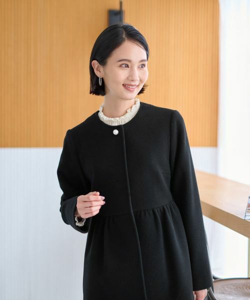 CARA O CRUZ / キャラ・オ・クルス テーラードジャケット | パール調ボタンの切替ギャザージャケット | 詳細1