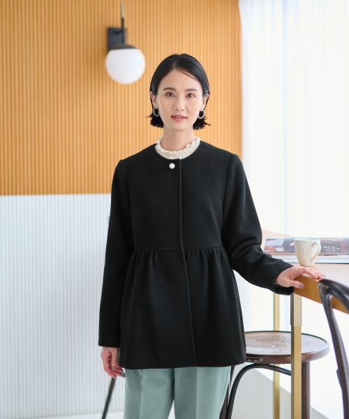 CARA O CRUZ / キャラ・オ・クルス テーラードジャケット | パール調ボタンの切替ギャザージャケット | 詳細2