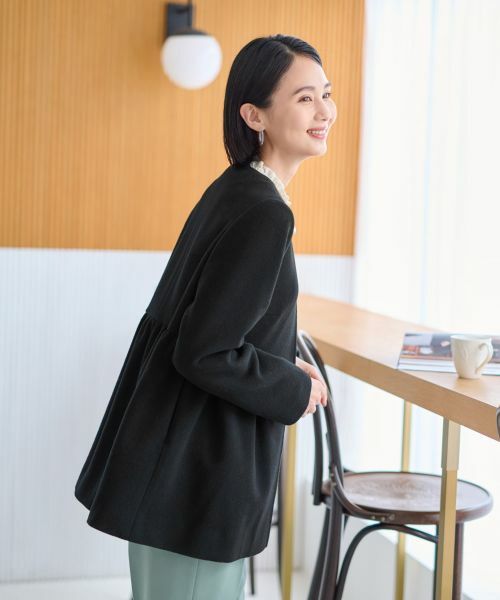 CARA O CRUZ / キャラ・オ・クルス テーラードジャケット | パール調ボタンの切替ギャザージャケット | 詳細4