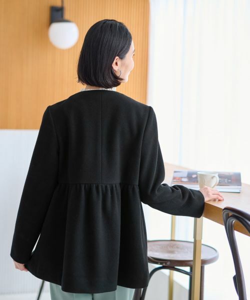 CARA O CRUZ / キャラ・オ・クルス テーラードジャケット | パール調ボタンの切替ギャザージャケット | 詳細7