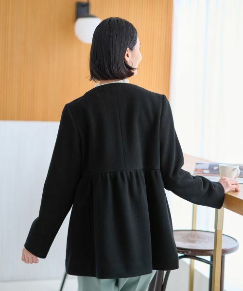 CARA O CRUZ / キャラ・オ・クルス テーラードジャケット | パール調ボタンの切替ギャザージャケット | 詳細8