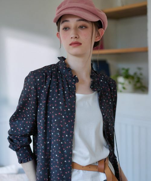 CARA O CRUZ / キャラ・オ・クルス シャツ・ブラウス | 洗える タイ付き小花柄 バンドカラーブラウス【CoC by CARA O CRUZ】 | 詳細2