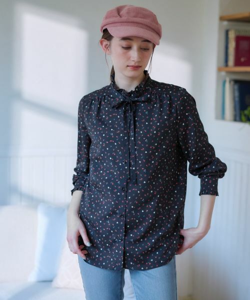 CARA O CRUZ / キャラ・オ・クルス シャツ・ブラウス | 洗える タイ付き小花柄 バンドカラーブラウス【CoC by CARA O CRUZ】 | 詳細5