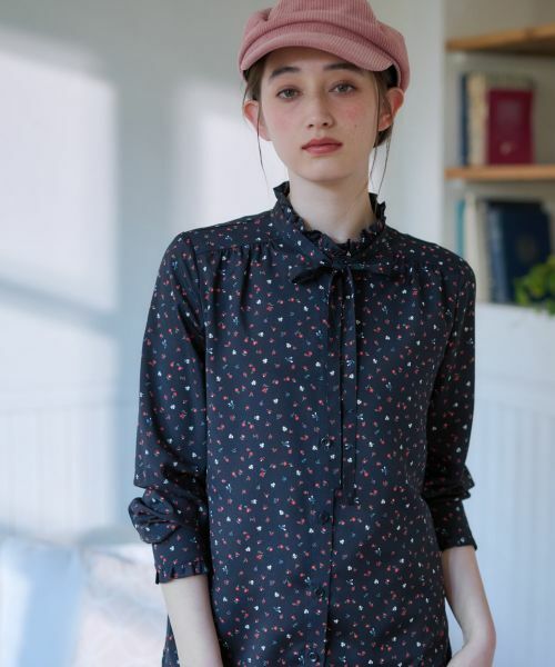 CARA O CRUZ / キャラ・オ・クルス シャツ・ブラウス | 洗える タイ付き小花柄 バンドカラーブラウス【CoC by CARA O CRUZ】 | 詳細7