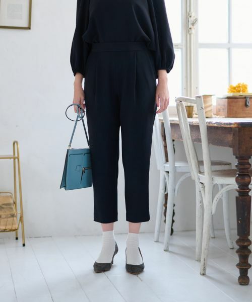 CARA O CRUZ / キャラ・オ・クルス その他パンツ | 洗える 後ろウエストゴム タッククロップドパンツ【セレモニー】【セットアップ】(ネイビー)