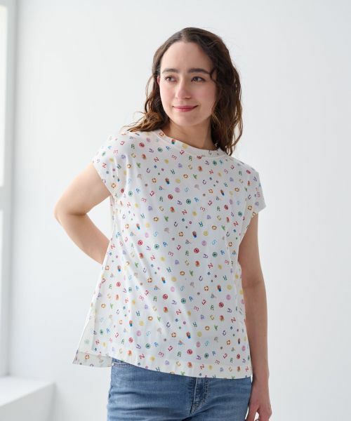 CARA O CRUZ/キャラ・オ・クルス 洗える ミニモチーフ総柄Tシャツ【イワタニユウスケ】 アイボリー 9(M) CARA O CRUZ/キャラ・オ・クルス 洗える ミニモチーフ総柄Tシャツ【イワタニユウスケ】 アイボリー 9(M)