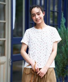 CARA O CRUZ / キャラ・オ・クルス カットソー | 小花柄フリルカットソー