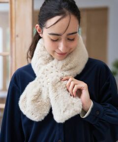 CARA O CRUZ / キャラ・オ・クルス マフラー・ショール・スヌード・ストール | ビジュー付き フェイクファーストール