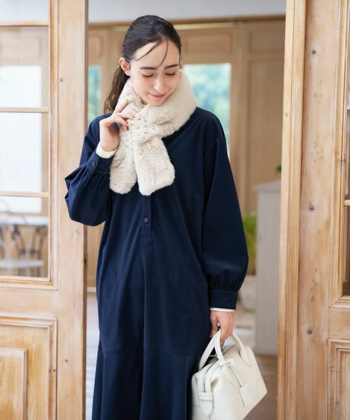 CARA O CRUZ / キャラ・オ・クルス マフラー・ショール・スヌード・ストール | ビジュー付き フェイクファーストール | 詳細6