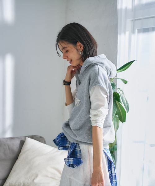 CARA O CRUZ / キャラ・オ・クルス テーラードジャケット | ロゴ刺繍フード付きベスト | 詳細4