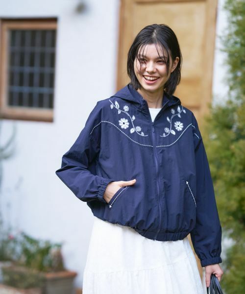CARA O CRUZ / キャラ・オ・クルス その他アウター | 花刺繍ショート丈ブルゾン（ネイビー）