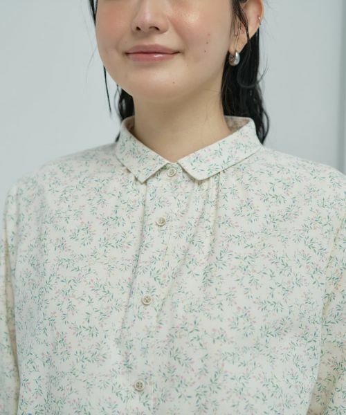 CARA O CRUZ / キャラ・オ・クルス シャツ・ブラウス | 洗える小花柄ギャザーネックシャツ【産地ナブル】 | 詳細13
