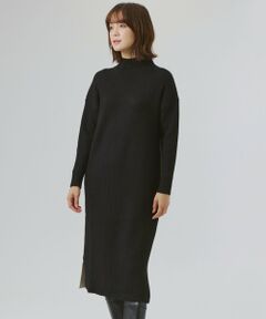 <br /><br /><br>【CAST:キャストコロン 2022年秋冬アイテム】<br><br>【Design】<br>ウール混の編地と、ポリエステルの光沢感のある編地を前後で切り替えた、シンプルながらエッジの効いた印象のニットワンピース。<br>前身頃と袖のリブ組織は凹の部分を微配色にすることで、主張しすぎないストライプ柄に。<br>縦長のスッキリとしたシルエットに仕上がるよう、細かなディティールにまでこだわったデザインアイテムです。<br><br>【Fabric】<br>ウール混で柔らかく、軽量感も感じられる暖かいニット素材を使用しています。<br><br>【Styling】<br>ニットながらスッキリシャープな雰囲気のデザインワンピース。<br>ワイドパンツやロングブーツなど、ボリューム感のあるアイテムとのレイヤードスタイルもおすすめです。<br><br>●洗濯：手洗い可<br /><br /><br><br>※この商品はサンプルでの撮影を行っています。<br>実際の商品とイメージ、サイズ、品質表示、原産国等が異なる場合がございます。<br /><br /><br><br>※店頭及び屋外での撮影画像は、光の当たり具合で色味が違って見える場合があります。商品の色味は、スタジオ撮影の画像をご参照ください。