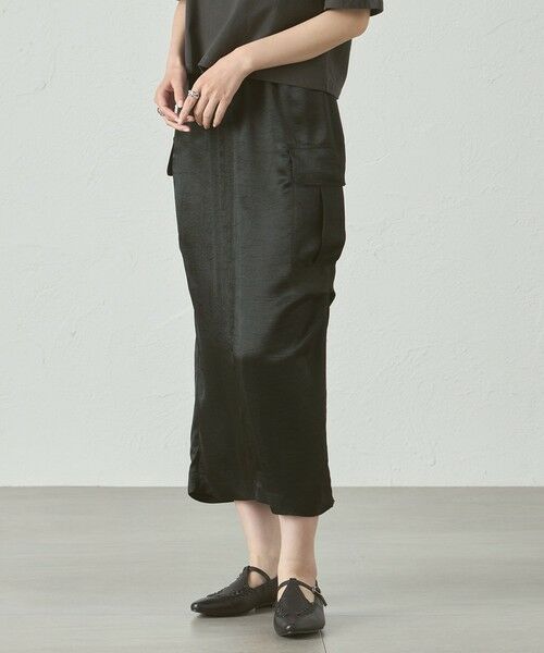 CAST: / キャスト コロン ロング・マキシ丈スカート | 【着回し抜群】カーゴディテールサテンスカート(ブラック)