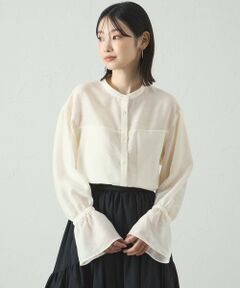 <br /><br />【CAST:キャストコロン 2025年秋冬アイテム】<br><br>【Design】<br>袖のボリューム感がポイントのブラウス。<br>手首部分にはゴムを入れて、袖を引き上げた時に留まる仕様にしています。<br>袖を引き上げるとふんわりしたボリュームを作れるのがポイントです。<br>【Fabric】<br>程良い光沢と透けが楽しめる上品な合繊素材。合繊のため取り扱いがしやすく、手洗い可能です。<br>【Styling】<br>1枚でサマになるブラウスで、ボタンを外せば羽織としても使え、ニットベストなどと合わせて重ね着をするインナーとしてもおススメです。<br>合わせるボトムスを選ばない万能ブラウスです。<br><br><br>●洗濯：手洗い可<br><br><br>透け感：あり<br>伸縮性：あり<br>生地の厚さ：薄い<br>おすすめ着用期間：春、夏、秋、冬<br /><br />※この商品はサンプルでの撮影を行っています。<br>実際の商品とイメージ、サイズ、品質表示、原産国等が異なる場合がございます。<br /><br /><br><br>※店頭及び屋外での撮影画像は、光の当たり具合で色味が違って見える場合があります。商品の色味は、スタジオ撮影の画像をご参照ください。