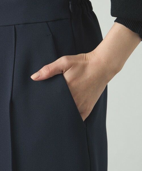 CAST: / キャスト コロン パンツ | 【UV効果/着用シワ軽減/セットアップ対応】フォルムタックデザインパンツ | 詳細6
