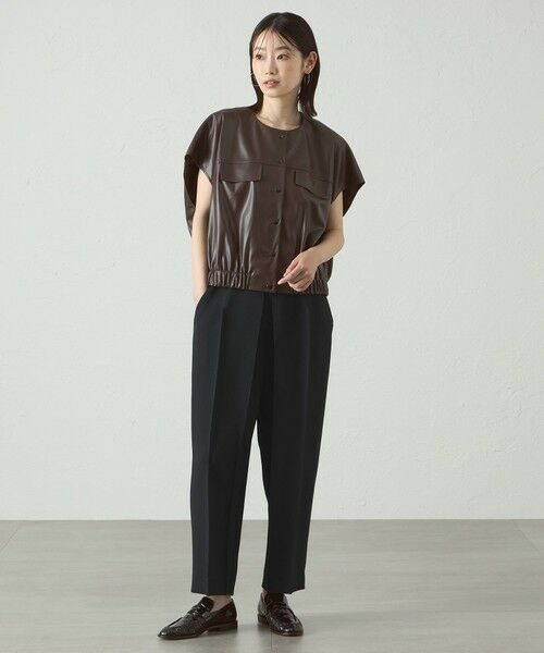 CAST: / キャスト コロン パンツ | 【UV効果/着用シワ軽減/セットアップ対応】フォルムタックデザインパンツ | 詳細1