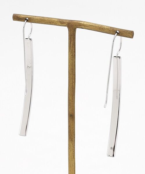 CHRISTIAN BERNARD PARIS / クリスチャン ベルナール パリ ピアス・イヤリング | シルバー　バーモチーフフックピアス | 詳細1