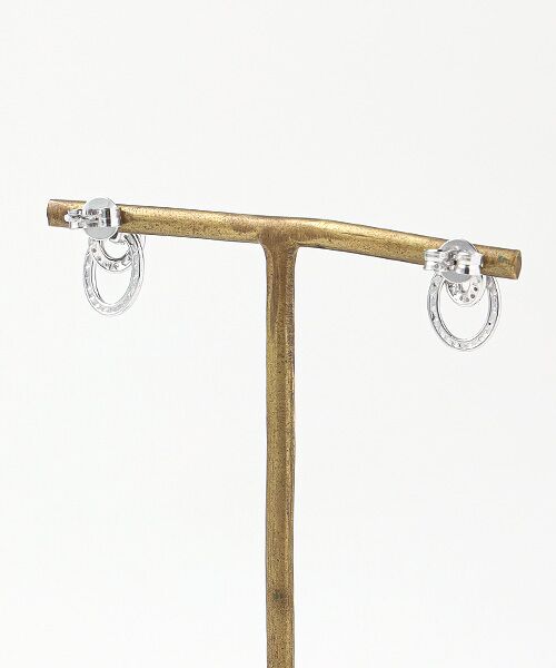 CHRISTIAN BERNARD PARIS / クリスチャン ベルナール パリ ピアス・イヤリング | オーバルシェイプ　デザインスタッズピアス | 詳細1