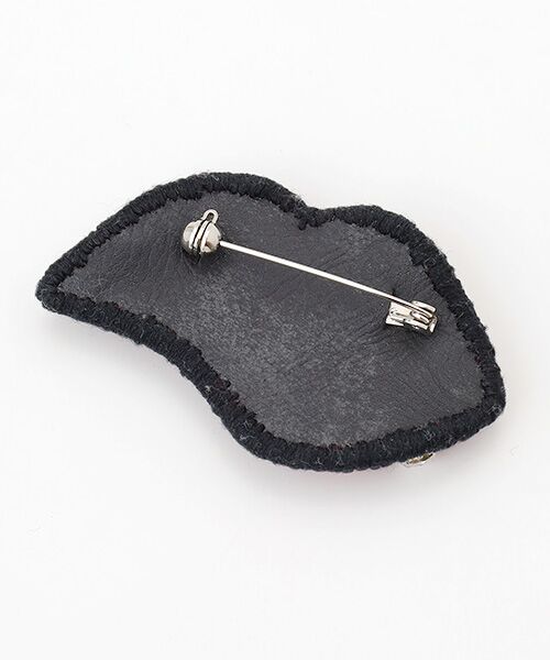 CHRISTIAN BERNARD PARIS / クリスチャン ベルナール パリ ブローチ・コサージュ | 刺繍ブローチ(ビジュー付リップ) | 詳細1