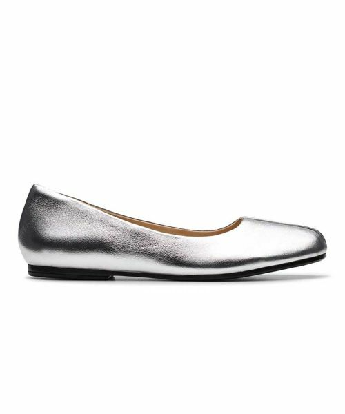 Clarks/クラークス Clarks 005K Livia Lily リビアリリー シルバー カジュアルシューズ シルバー 50(24.0) Clarks/クラークス Clarks 005K Livia Lily リビアリリー シルバー カジュアルシューズ シルバー 50(24.0)
