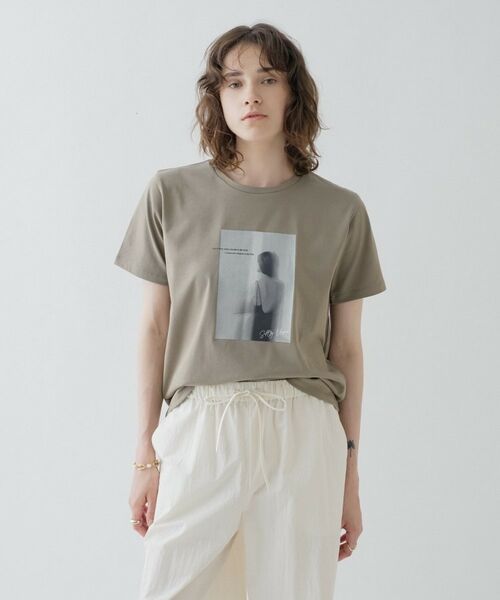 cloenc / クロエンス Tシャツ | フォトプリントTシャツ｜リサイクルポリエステル（カーキ(727)）