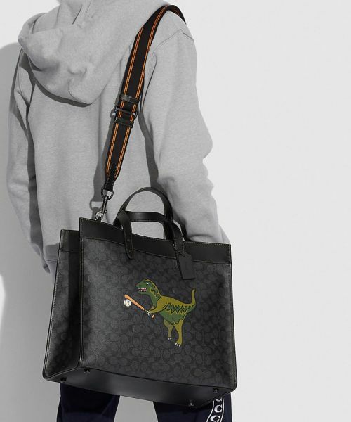 日本限定 フィールド トート 40 シグネチャー キャンバス ウィズ レキシー プレイ トートバッグ Coach コーチ ファッション通販 タカシマヤファッションスクエア