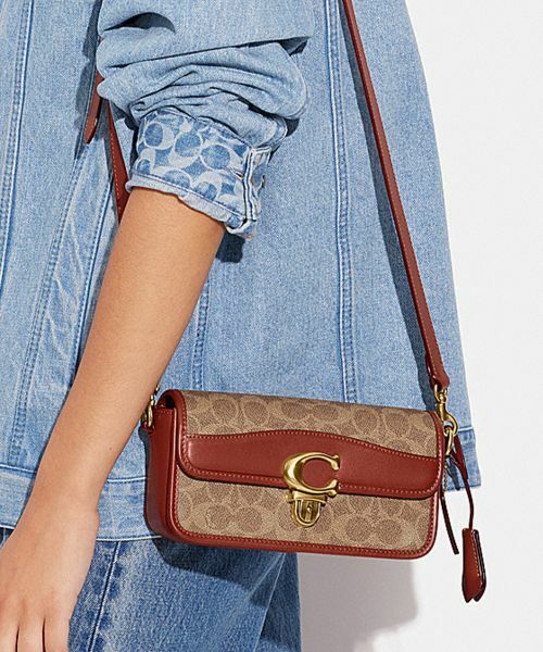 Coachコーチ ショルダーバッグ シグネチャーキャンバス