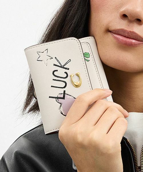COACH/コーチ ミラ スモール フラップ ウォレット・スケッチ プリント WHITE ONE COACH/コーチ ミラ スモール フラップ ウォレット・スケッチ プリント WHITE ONE