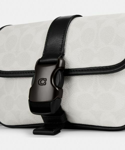 COACH ボディバッグ　ウエストポーチ　シグネチャー　キャンバス 黒 e110 COACH ボディバッグウエストポーチシグネチャーキャンバス 黒 e110