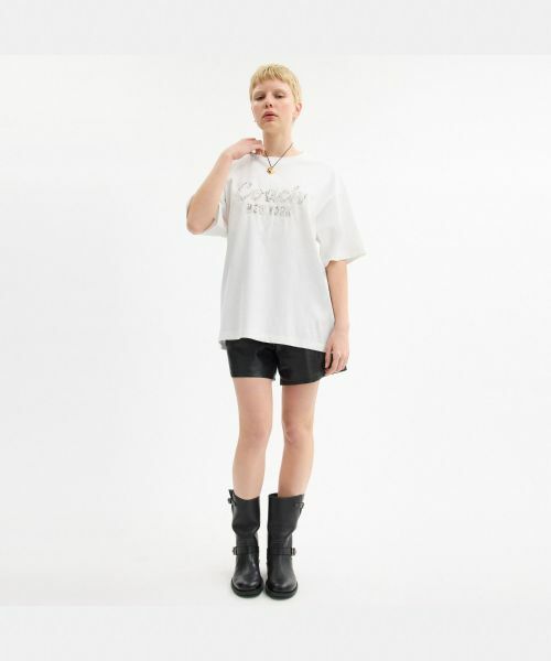 COACH ベイビーピンク×ホワイト ロゴTシャツ 95ae0c8e5164ce2bd52d552343a0ce