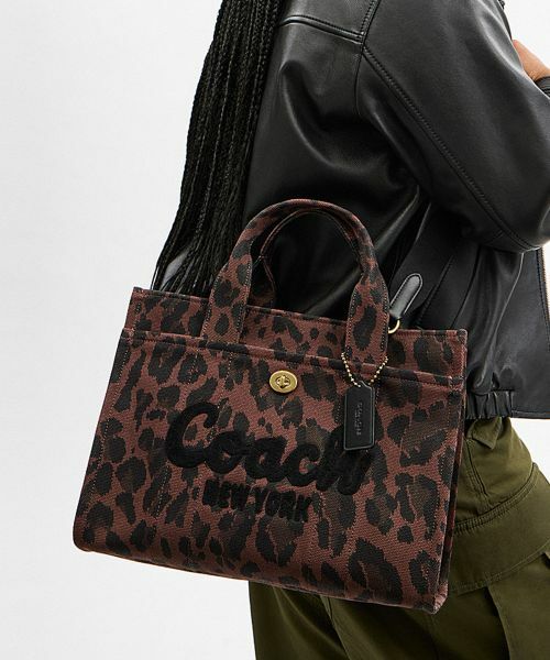 新品COACHカーゴトート・レオパード プリント　ラージサイズ COACH ショルダーバッグ バッグ カーゴ トート 20・レオパード