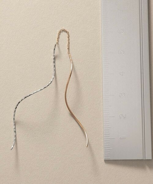 COCOSHNIK / ココシュニック ピアス・イヤリング | K10ポリッシュ×ミラーカット S字ライン チェーンピアス（YG×WG） | 詳細9