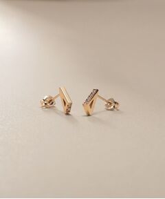 COCOSHNIK / ココシュニック ピアス・イヤリング | K10ダイヤモンド トライアングルシェイプ スタッドピアス